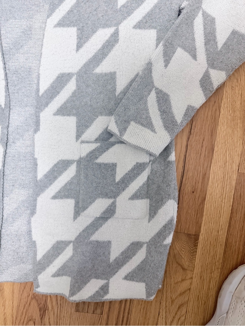 Gray & White Houndstooth Open‑Front Cardigan – 89th & Madison - Picture 3 of 4